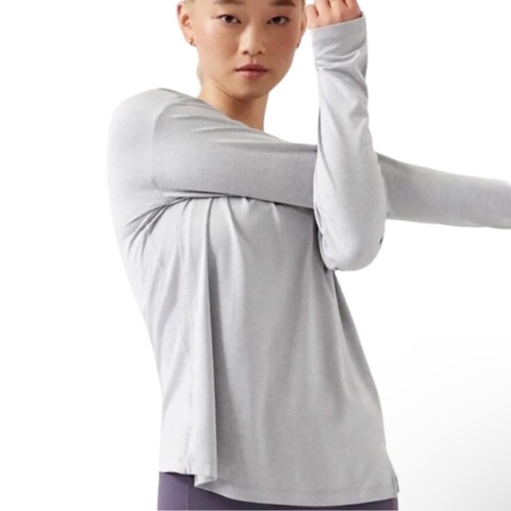 Athleta Haut Uptempo Top Crew Neck Thumbholes Long Sleeve Pullover T-shirt